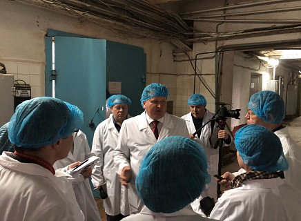 Руководство Сбербанка посетило модернизируемый Угличский сыродельно-молочный завод
